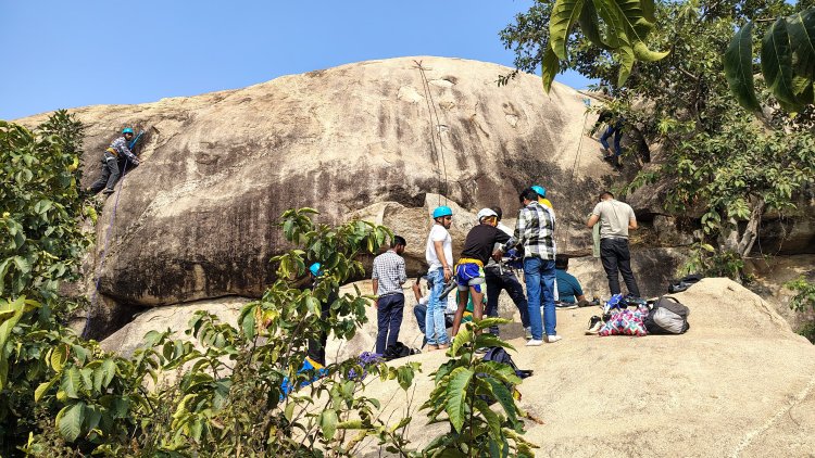 देशदेखा क्लाइंबिंगः साहसिक खेलों से गांव के युवाओं का बढ़ा आत्म-विश्वास ,मुख्यमंत्री के पहल पर जिले में हो रहा पर्यटन क्षेत्र में विकास