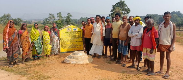 संविधान दिवस पर अमृत सरोवर स्थल में हुआ विविध कार्यक्रमों का आयोजन,   सरोवर स्थलों में ग्रामीणों ने मिलकर मनाया संविधान दिवस की खुशियाँ