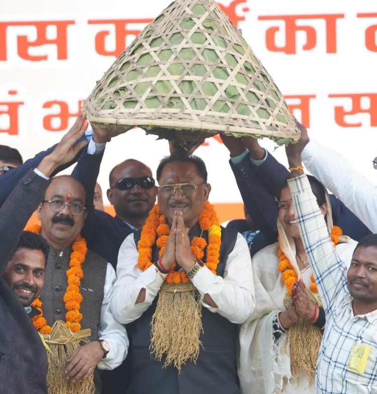 मुख्यमंत्री श्री विष्णुदेव साय ने मुख्यमंत्री अन्न कोष योजना का किया शुभारंभ, विशेष पिछड़ी जनजाति पहाड़ी कोरवा समुदाय की गर्भवती एवं शिशुवती माताओं को मिलेगा अतिरिक्त पोषण आहार, पहाड़ी कोरवा समुदाय में मातृ मृत्यु दर और शिशु मृत्यु दर को कम करने में मिलेगी मदद, मुख्यमंत्री ने 536 करोड़ रूपए के कार्याें का लोकार्पण और भूमिपूजन, अंबिकापुर नगर में अधोसंरचना विकास के लिए 23.90 करोड़ रूपए की घोषणा