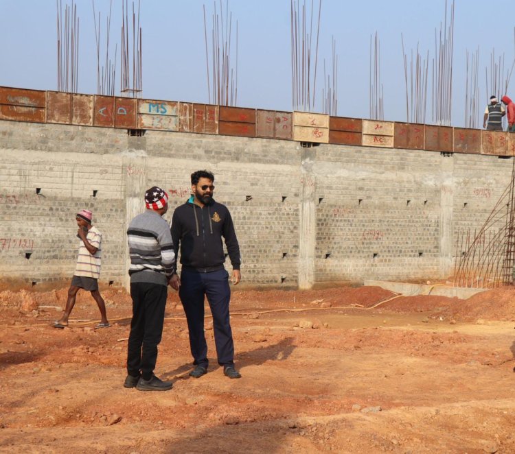 बस स्टैंड, आश्रय स्थल, मुक्तिधाम एवं हॉकी स्टेडियम का कलेक्टर ने किया निरीक्षण,  जशपुर नगर पालिका क्षेत्र के विकास हेतु कलेक्टर ने दिए निर्देश