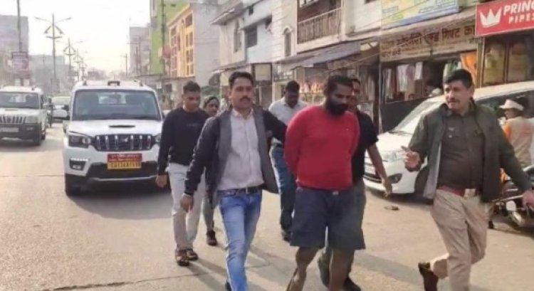 Chhattisgarh Crime : बेल्ट से युवकों को बेरहमी से पीटने वाला गुंडा रावण गिरफ्तार...पुलिस ने शहर में निकाला जुलूस...पढ़ें पूरी खबर
