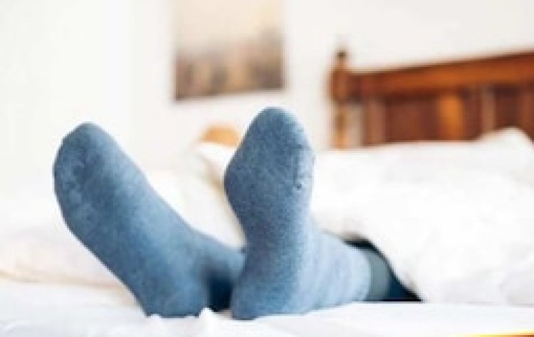 Health Tips : सर्द रातों में मोजे पहनकर सोना सही या गलत?...एक्सपर्ट से जानें नुकसान और फायदे...जाने पूरी जानकारी