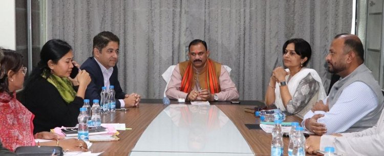 स्वास्थ्य मंत्री श्री श्याम बिहारी जायसवाल ने की विभाग के योजनाओं की समीक्षा,  मंत्रालय नवा रायपुर में विभागीय सचिव एवं संचालकों के साथ बैठक में दिए आवश्यक निर्देश