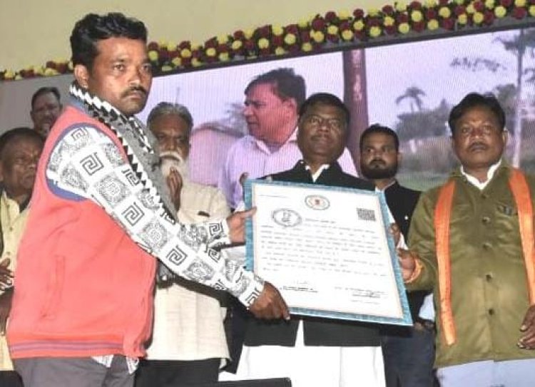छत्तीसगढ़ में 300 बहुउद्देशीय पैक्स, डेयरी व मत्स्य सहकारी समितियों का हुआ शुभारम्भ,  सुशासन दिवस पर जगदलपुर में सहकारिता मंत्री श्री केदार कश्यप ने समितियों को प्रदान किया पंजीयन प्रमाण पत्र