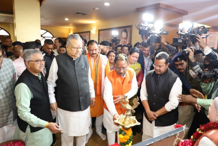 प्रदेश अध्यक्ष किरणसिंह देव, क्षेत्रीय संगठन महामंत्री अजय जमवाल, महामंत्री संगठन पवन साय ने की भव्य आतिशबाजी : सत्ता के लिए सिद्धांतों और राजनीतिक मूल्यों के साथ अटल जी ने कभी समझौता नहीं किया : साय