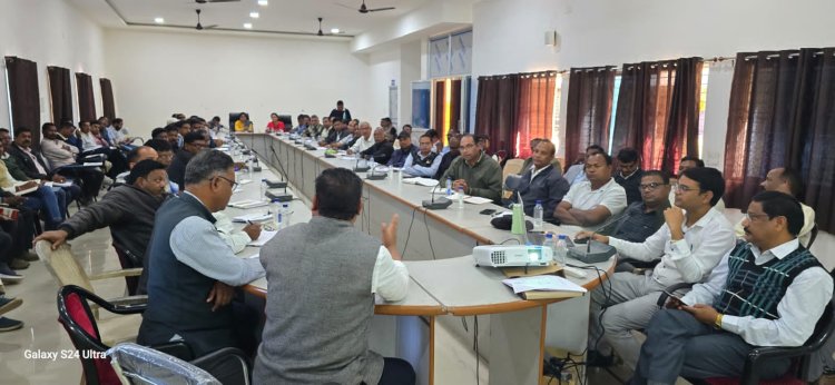 पत्थलगांव में नगरीय निकाय और त्रिस्तरीय पंचायत आम निर्वाचन के संबंध में सेक्टर के सभी अधिकारियों को  एक दिवसीय प्रशिक्षण दिया गया