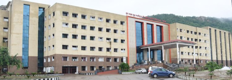 मुख्यमंत्री श्री विष्णुदेव साय की पहल पर नए वर्ष में मरीजों को मिलेगी बेहतर सुविधाएं,  स्वास्थ्य मंत्री श्री श्याम बिहारी जायसवाल के निर्देश पर रायगढ़ मेडिकल कालेज चिकित्सालय के सुविधाओं में किया गया विस्तार,  आयुष्मान योजना कक्ष का विस्तार, आईपीडी मरीजों  के लिए अलग से पर्ची कटवाने की आवश्यकता नहीं, फीडबैक के लिए लगाई गयी सुझाव पेटी