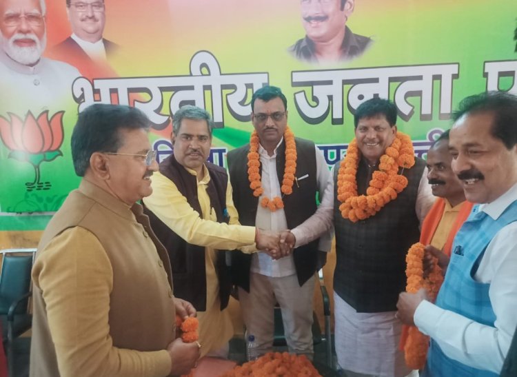 भरत सिंह बने भाजपा के जिलाध्यक्ष,चुनाव प्रभारी निर्मल सिन्हा ने की घोषणा कार्यकर्ताओं के साथ किए संघर्ष को याद कर भावुक हुए वर्तमान जिलाध्यक्ष सुनिल गुप्ता
