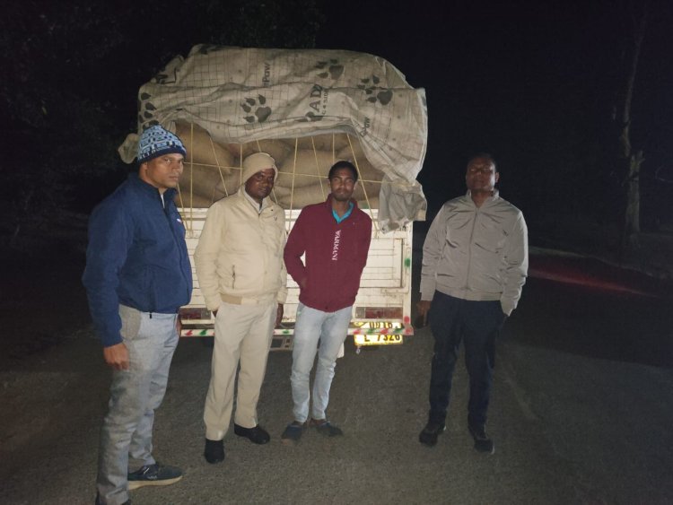 कलेक्टर श्री व्यास के निर्देश पर अन्य राज्यों से अवैध रूप से परिवहित धान पर कार्रवाई जारी,  राजस्व  और खाद्य विभाग की संयुक्त कार्रवाई में उड़ीसा से आ रही लगभग 24 क्विंटल अवैध धान जप्त