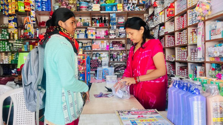 स्व सहायता समूह से जुड़कर आत्मनिर्भर हुई प्रीति,समूह के माध्यम से मुद्रा लोन 1 लाख रुपए की लागत से शुरू की श्रृंगार दुकान : प्रतिदिन 1 हजार तक की हो रही आमदनी
