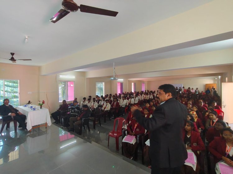 कुनकुरी में युवाओं को स्वरोजगार से जोड़ने के लिए एक दिवसीय उद्यमिता शिविर आयोजित