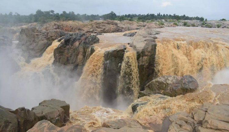 Chhattisgarh News : प्राकृतिक सौंदर्य से भरपूर मनमोहक रकसगंडा वॉटरफॉल...पढ़ें पूरी खबर