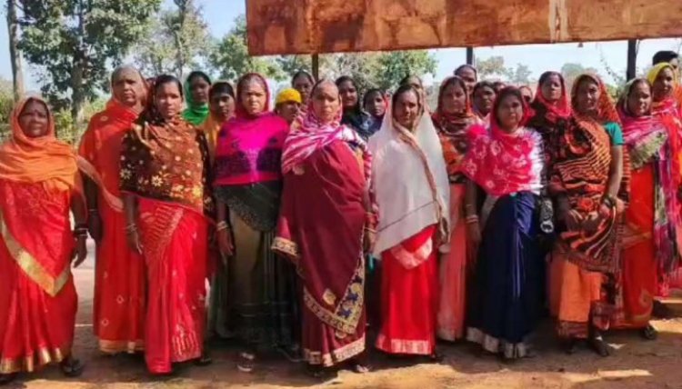 Chhattisgarh News : गांव में सड़क और पुल के अभाव से ग्रामीणों में आक्रोश...चुनाव बहिष्कार का किया ऐलान...पढ़ें पूरी खबर