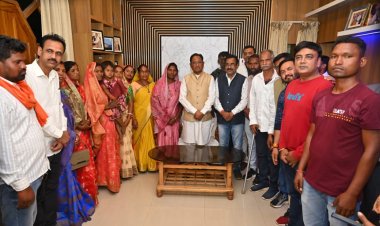 मुख्यमंत्री साय से फरसाबहार और कांसाबेल जनपद के नवनिर्वाचित जनपद सदस्यों ने की सौजन्य मुलाकात : मुख्यमंत्री ने कहा शासन की योजनाओं का लाभ आम जनता को दिलाने में आपकी भूमिका महत्वपूर्ण