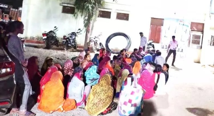 जीत हो या हार लेकिन एक दूसरे पर करते हैं प्रहार...विजय जुलूस में ब्लेड से और चाकूबाजी...नए सरपंच के समर्थक घायल...पढ़ें पूरी खबर