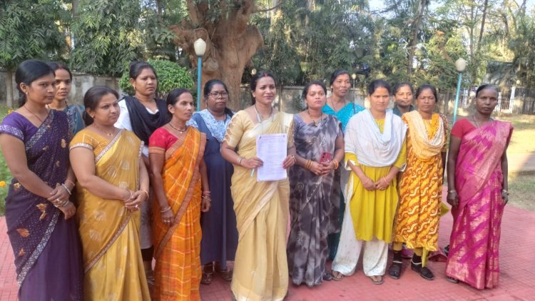पोषण ट्रैकर एप बना सरदर्द,तकनीकी कमी के कारण कार्यकर्ताओं को हो रहा नोटिस जारी और किया जा रहा वेतन में कटौती : जिलाध्यक्ष कविता यादव के नेतृत्व में आंगनबाड़ी कार्यकर्ता सहायिका संघ ने कलेक्टर को सौंपा ज्ञापन,किया समस्या दूर कर मांग पूरा करने का निवेदन