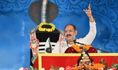 विशेष पिछड़ी जनजाति पहाड़ी कोरवाओं ने सुनी शिव महापुराण कथा,पंडित प्रदीप मिश्रा ने कहा महा शिवपुराण कथा दुख को सहन करने देती है शक्ति : देव हो या मानव जिसने भी इस लोक में जन्म लिया उन्हें सुख के साथ दुख भी झेलना पड़ेगा