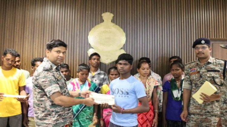 CG News : नई नक्सलवादी आत्मसमर्पण नीति...हथियार के साथ सरेंडर करने वाले नक्सलियों को सरकार देगी लाखों रूपए...पढ़ें पूरी खबर