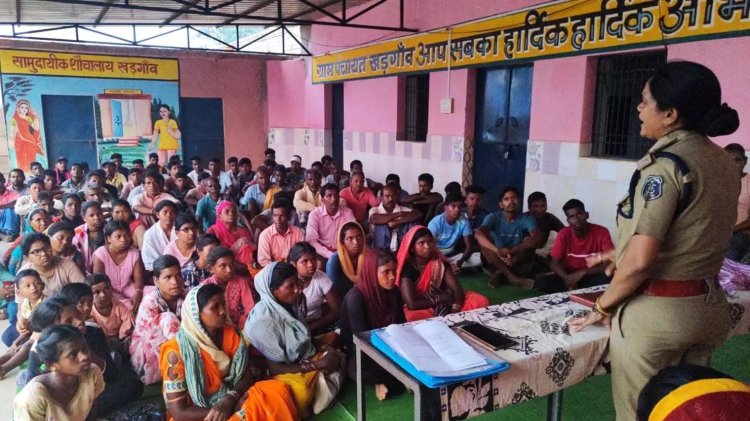 Raigarh Breaking : सुशासन तिहार के तहत धरमजयगढ़ पुलिस का जनचौपाल...बड़ी संख्या में ग्रामीण, महिलाएं और बच्चे रहे उपस्थित...पढ़ें पूरी खबर