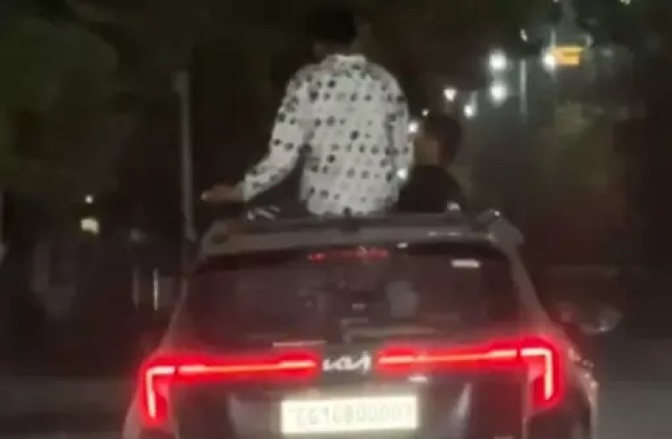 मौत को बुलावा.! चलती कार में खतरनाक स्टंटबाजी...गाड़ी मालिक को जारी हुआ नोटिस...पढ़ें पूरी खबर