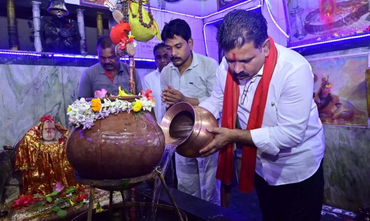 CG Breaking : गृहमंत्री विजय शर्मा ने श्री पंचमुखी बूढ़ा महादेव मंदिर में पूजा अर्चना की..पढ़ें पूरी खबर
