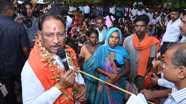 मुख्यमंत्री विष्णुदेव साय का हरगवां गांव में औचक दौरा..CM को देख ग्रामीणों में दौड़ उठी खुशी की लहर..पढ़ें पूरी खबर