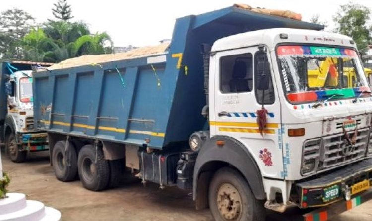 Jashpur News : लोदाम पुलिस की बड़ी कार्रवाई.! शंख नदी से बालू उठाकर झारखण्ड सप्लाई करने वाले 2 हाईवा को किया जप्त..2 ड्राइवर हिरासत में..पढ़ें पूरी खबर