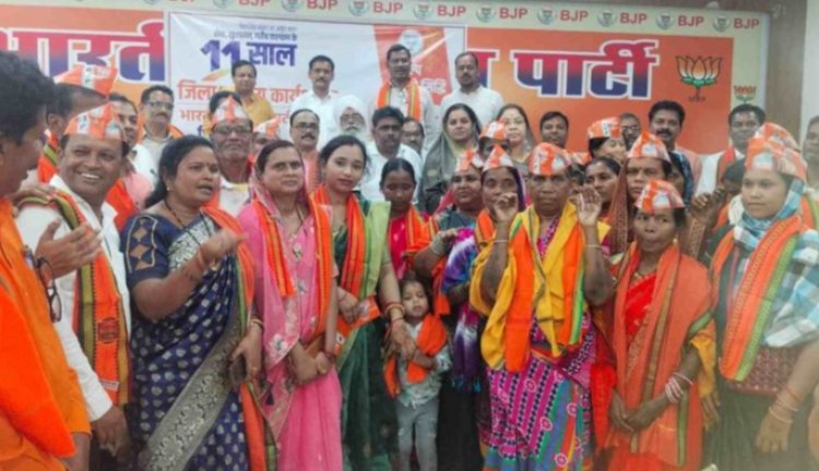 CG Big Breaking : कांग्रेस को लगा बड़ा झटका.! 4 बार के ब्लॉक अध्यक्ष समेत 31 कांग्रेसियों ने थामा BJP का हाथ..ये है वजह..पढ़ें पूरी ख़बर