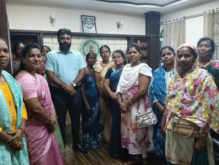 संयुक्त मंच के बैनर तले जिलाध्यक्ष श्रीमती कविता यादव के नेतृत्व में पीएम और सीएम के नाम कलेक्टर रोहित व्यास को सौंपा गया ज्ञापन