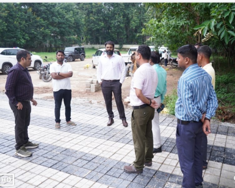 कलेक्टर ने अटल परिसर के निर्माण कार्य का अवलोकन किया,,परिसर की साफ सफाई और सौंदर्य करण करने के दिये निर्देश