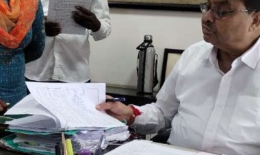 1 सितंबर को होने वाले आंदोलन को लेकर प्रदेश में गर्माहट का माहौल व्याप्त,शासन ने जारी किया वेतन कटौती और बर्खास्तगी का चेतावनी भरा आदेश,वहीं विभागीय नोटशीट से संघ का माफीनामा पत्र गायब,संघ ने कहा हमने नहीं दिया है कोई भी माफीनामा पत्र