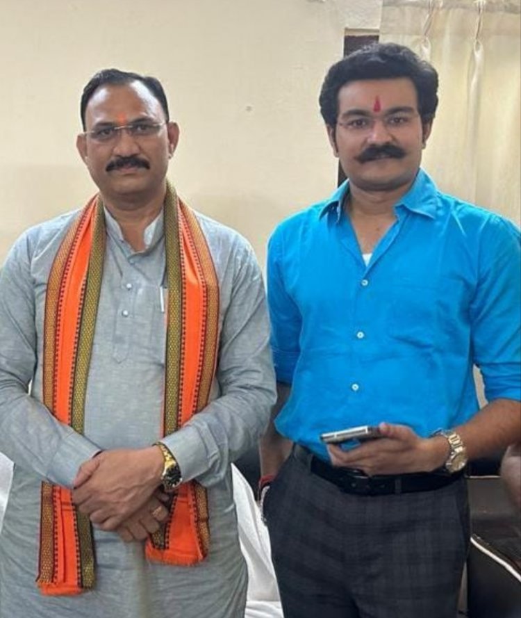 जिला चिकित्सालय मे स्वास्थ सुविधायें दुरुस्त करने नपा. उपाध्यक्ष युवराज यश प्रताप सिंह जूदेव ने स्वास्थ मंत्री श्याम बिहारी जायसवाल से मुलाक़ात की,,,अति आवश्यक सेवा के सम्बन्ध पर चर्चा कर निदान का मांग किया है