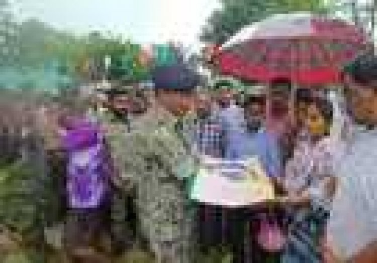 CG Big News : IED ब्लास्ट में शहीद पति का पार्थिव शरीर देख बिलख पड़ी गर्भवती पत्नी, कहा- 'मेरे पति देश के लिए शहीद हुए हैं, मुझे उन पर गर्व है'..पढ़ें पूरी ख़बर