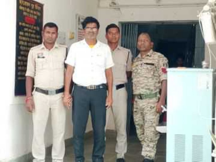 CG Crime : दूसरी क्लास की छात्रा की पिटाई.! टूट गया पैर..प्रधानपाठक गिरफ्तार..पढ़ें पूरी समाचार