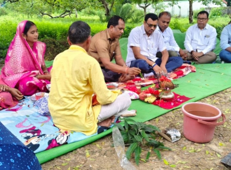 Jashpur Breaking : ग्रामीणों में खुशी की लहर.! 90.10 लाख रुपये की लागत से होगा सड़क निर्माण..जिला पंचायत अध्यक्ष सालिक साय ने किया भूमिपूजन..पढ़ें पूरी ख़बर