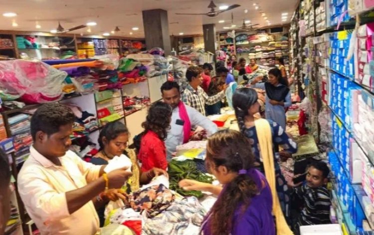 CG Breaking : छत्तीसगढ़ में देखने को मिल रहा नवाखाई को लेकर जबरदस्त उत्साह.! बाजारों में उमड़ रही भीड़..लोग जमकर कर रहे खरीदारी..पढ़ें पूरी ख़बर
