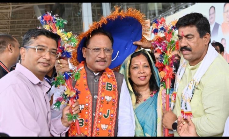CG Breaking : जापान और दक्षिण कोरिया के सफल विदेश दौरे से वापस लौटे मुख्यमंत्री श्री साय..एयरपोर्ट पर हुआ भव्य स्वागत..पढ़ें पूरी ख़बर