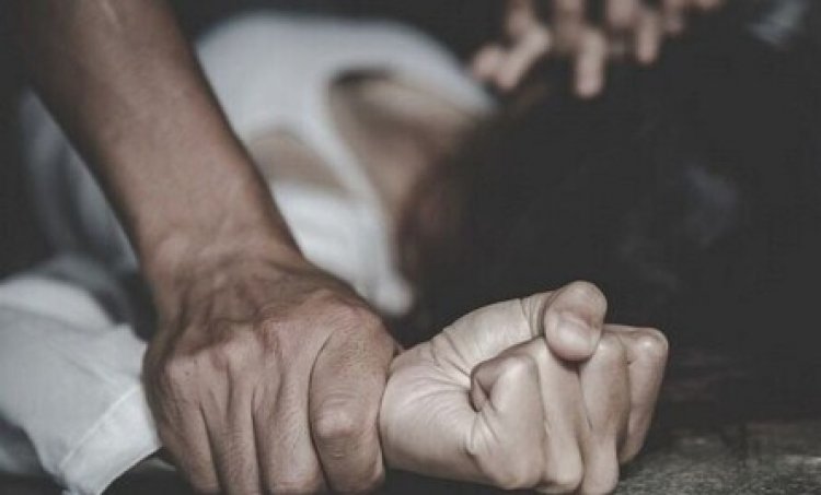 Raigarh Crime : तलवार की नोंक पर आदिवासी महिला से सामूहिक दुष्कर्म..बंधक बनाकर एक हफ्ते तक अलग-अलग जगहों पर.,पढ़ें पूरी ख़बर