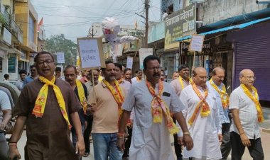कुनकुरी नगरपंचायत अध्यक्ष विनयशील गुप्ता में विरुद्ध अग्रवाल समाज में आक्रोश,किया विनयशील का पुतला दहन सौंपा कार्यवाही के संबंध में पुलिस को ज्ञापन,गंभीर आरोप पर हुआ कार्यवाही का मांग