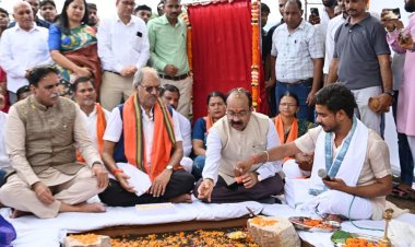 उप मुख्यमंत्री अरुण साव ने किया 19.60 करोड़ की पेयजल आपूर्ति कार्यों का भूमिपूजन,रहवासियों की वर्षों पुरानी पानी की समस्या का होगा समाधान,13 बस्तियों के पांच हजार लोगों को लाभान्वित करने 2 करोड़ 37 लाख से अधिक की लागत से होगा उच्च स्तरीय पानी टंकी का निर्माण