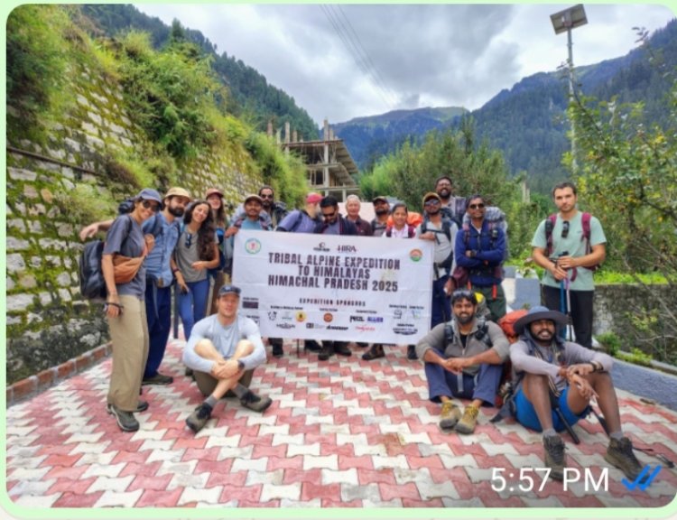 हिमालय की ओर रवाना हुई जशपुर की जनजातीय पर्वतारोहण टीम,, मुख्यमंत्री के विजन का हिस्सा बना ऐतिहासिक अभियान