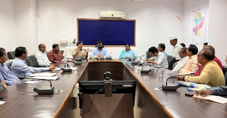 विधायक रायमुनी भगत,कलेक्टर श्री व्यास एवं वरिष्ठ पुलिस अधीक्षक श्री शशिमोहन सिंह की उपस्थिति मे नवरात्रि एवं दशहरा पर्व की तैयारी को लेकर दशहरा उत्सव समिति की बैठक आयोजित की गयी