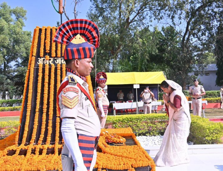 पुलिस स्मृति दिवस पर मंत्री श्रीमती लक्ष्मी राजवाड़े ने शहीद जवानों को दी श्रद्धांजलि