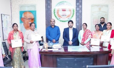 जिला पंचायत सीईओ ने एसआईआर कार्य मे उत्कृष्ट कार्य करने वाले बीएलओ का किया सम्मानित