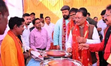 मुख्यमंत्री साय ने कुम्हार समाज के विष्णु महायज्ञ चक्र पूजा कार्यक्रम में शामिल हुए