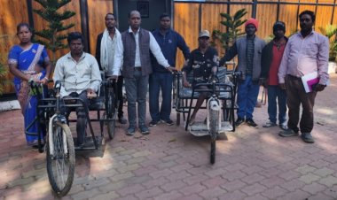 *मुख्यमंत्री कैम्प कार्यालय में दिव्यांग हेरालाल और विनीत को प्रदान किया गया ट्राई सायकल,,,खुशी जाहिर कर मुख्यमंत्री श्री साय को दिया धन्यवाद*