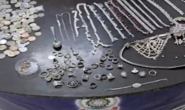 जेब में सोना-चांदी लेकर भाग रहा था चोर, पुलिस जवानों ने दौड़ाकर पकड़ा