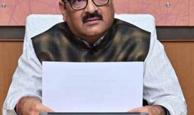 आधार कार्ड सभी को उपलब्ध करायें : मुख्य सचिव विकासशील