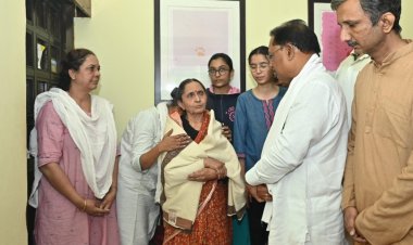 *ज्ञानपीठ सम्मानित साहित्यकार विनोद कुमार शुक्ल को मुख्यमंत्री श्री विष्णुदेवसाय ने दी भावभीनी अंतिम श्रृद्धांजलि,,मुख्यमंत्री ने स्वर्गीय श्री शुक्ल के पार्थिव शरीर को कंधा देकर उन्हे भावपूर्ण अंतिम विदाई दी*