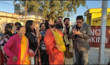 बुढ़ार में विकास की नई रोशनी : महंत अर्जुनदास जी महाराज के करकमलों से मिनी हाई मास्क लाइटों का लोकार्पण